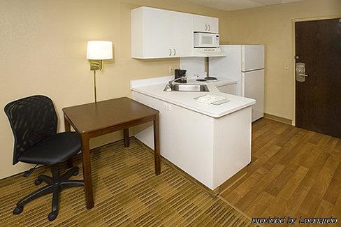 Extended America - Angeles - Woodland Hills Los Angeles