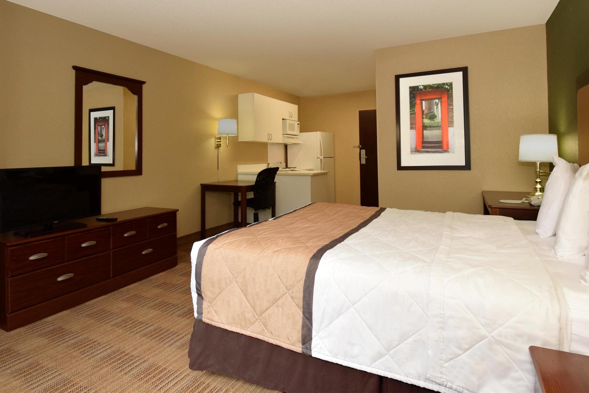 Extended America - Angeles - Woodland Hills